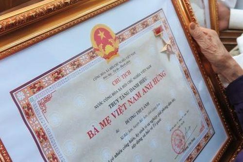 Thủ tục về việc xét tặng danh hiệu 'Bà mẹ Việt Nam anh hùng'