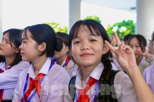 Thủ lĩnh khăn quàng đỏ tranh tài