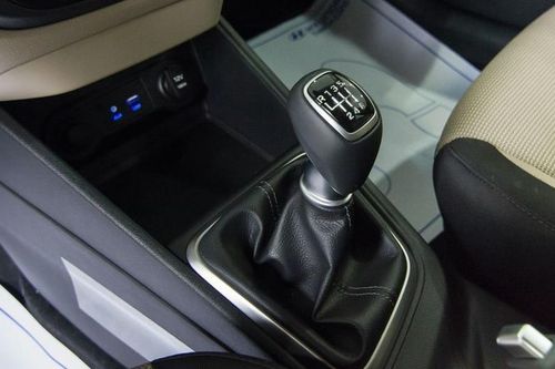 'Điểm mặt' 5 mẫu xe sedan vẫn còn phiên bản số sàn giá rẻ, phù hợp chạy dịch vụ