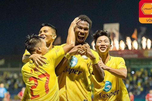 Ngược dòng hạ Thể Công Viettel, Thanh Hóa tìm lại nụ cười