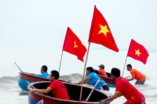 Phường Nghi Thủy giành giải Nhất giải đua thuyền mủng chào mừng du lịch biển Cửa Lò