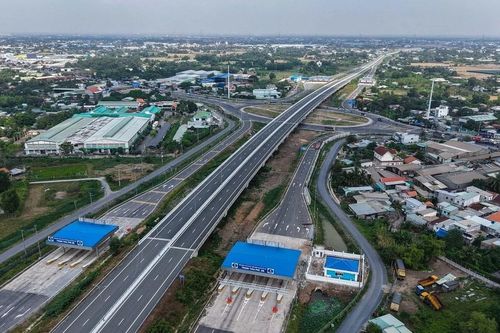 Thông xe kỹ thuật hơn 18km Dự án cao tốc Bến Lức-Long Thành