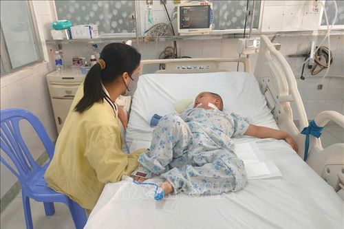 Cứu sống bé trai 4 tuổi liên tục bị ngưng tim