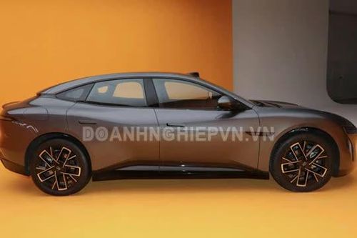 'Cực phẩm' xe sedan dùng hệ thống treo khí nén, công suất 590 mã lực, giá từ 760 triệu đồng, so kè với Toyota Camry