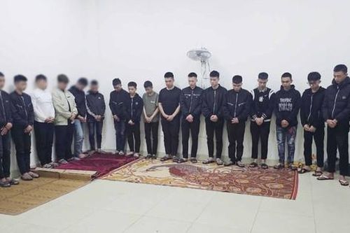 Bắt 18 thanh, thiếu niên mang hung khí rượt đuổi nhau trên phố
