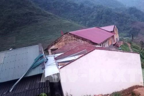 Hàng chục ngôi nhà tại huyện Mường Lát bị tốc mái, hư hỏng