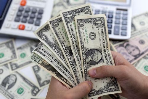 USD 'lung lay' và sự chuyển mình của tiền tệ toàn cầu