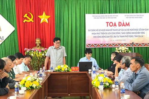 Tọa đàm về thành lập câu lạc bộ nghề điêu khắc gỗ dân gian tại TP. Pleiku