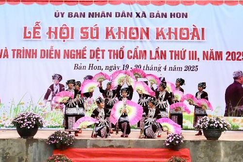 Khai mạc Lễ hội Sú Khon Khoài và trình diễn nghề dệt thổ cẩm lần thứ III năm 2025