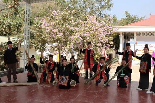 Người cao tuổi trong gìn giữ văn hóa dân tộc