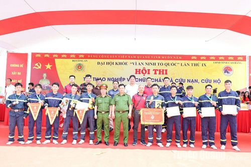 Công an tỉnh Tuyên Quang đoạt giải Nhì toàn đoàn tại Hội thi thể thao nghiệp vụ chữa cháy và cứu nạn, cứu hộ khu vực I