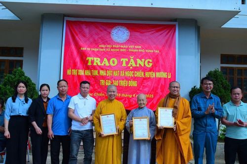 Tịnh xá Ngọc Đức trao quà cho học sinh, hỗ trợ xóa nhà tạm, nhà dột nát tại tỉnh Sơn La