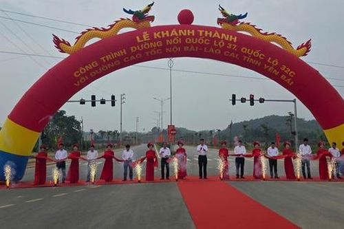 Người dân Yên Bái hân hoan chứng kiến lễ khánh thành tuyến đường hơn 400 tỷ đồng