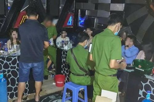 21 'cậu ấm, cô chiêu' ở Vĩnh Long mở tiệc ma túy trong phòng karaoke