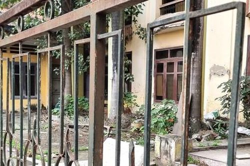 Loạt trụ sở bỏ hoang trên đất vàng quận Hà Đông sẽ được xử lý ra sao?