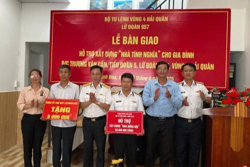 Lữ đoàn 957 bàn giao 'Nhà tình nghĩa' cho quân nhân