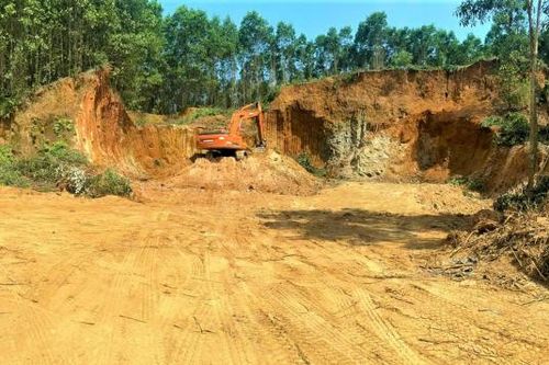Xử lý nghiêm tình trạng khai thác đất trái phép tại vùng giáp ranh