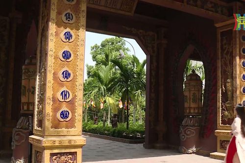 Ngôi chùa độc đáo ở làng gốm sứ Bát Tràng