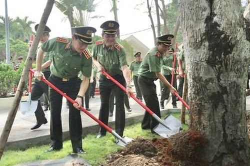 Tiếp bước truyền thống anh hùng, hoàn thành tốt nhiệm vụ bảo vệ an ninh Tổ quốc trong tình hình mới