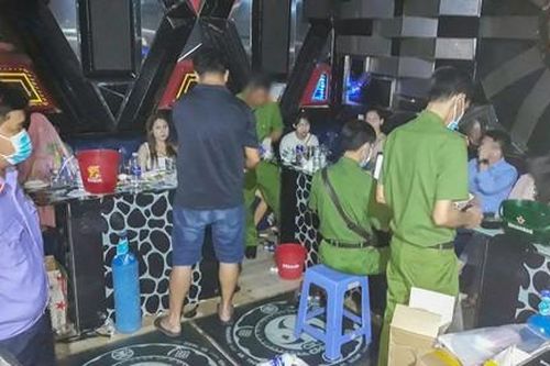 Kiểm tra quán karaoke phát hiên 19 nam nữ thanh niên dương tính ma túy