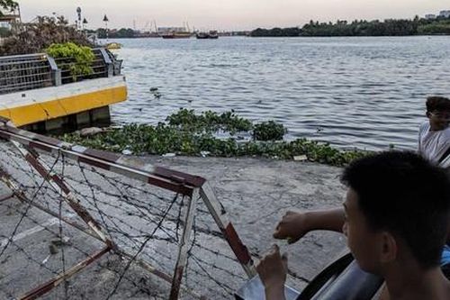 Điều tra nam thanh niên không mặc quần áo chết dưới sông Sài Gòn