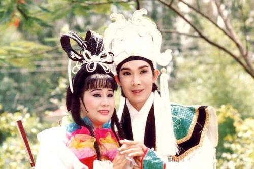 Được mệnh danh 'nữ hoàng băng đĩa nhạc' thập niên 1990, nữ ca sĩ 'Mưa bụi' đỉnh cao sự nghiệp bất ngờ rời showbiz
