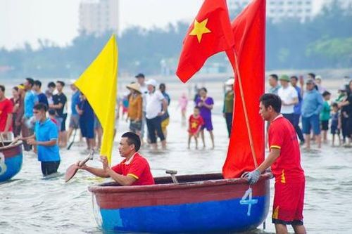 Sôi nổi đua thuyền mủng ở Cửa Lò