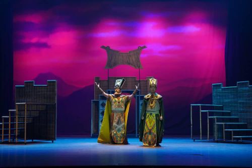 Victoria School đưa lịch sử lên sân khấu quốc tế với nhạc kịch học sinh 'The Enchanted Crossbow'