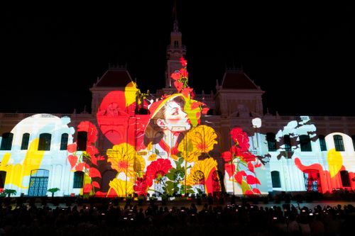 Toàn cảnh màn 3D Mapping thắp sáng tòa nhà UBND TP.HCM
