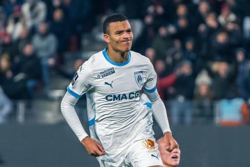 CĐV Marseille gây sức ép với Greenwood