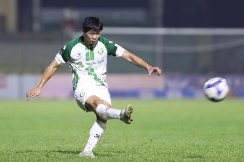 Công Phượng lập siêu phẩm