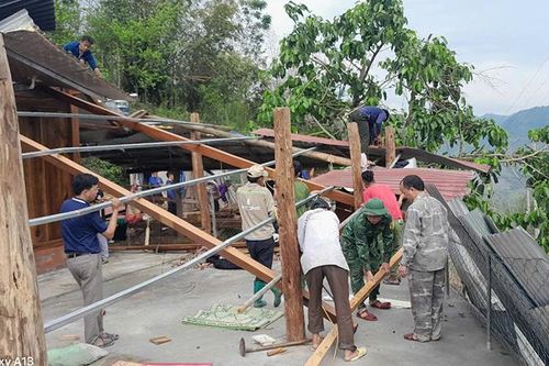 Khắc phục thiệt hại do dông lốc ở Thanh Hóa
