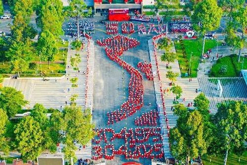 Đồng diễn xếp hình nghệ thuật chào mừng 50 Ngày Giải phóng miền nam, thống nhất đất nước