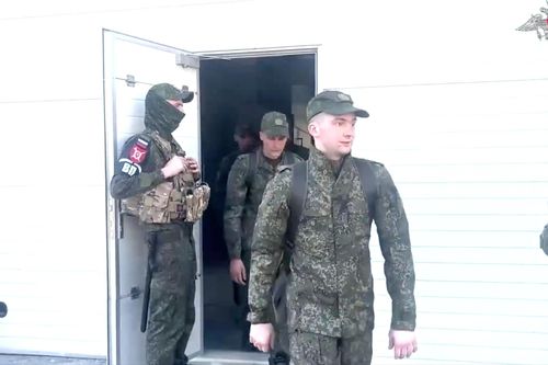 Nga và Ukraine trao đổi gần 500 tù binh sau khi thông báo lệnh ngừng bắn