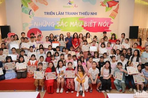 Rực rỡ triển lãm tranh thiếu nhi 'Những sắc màu biết nói'