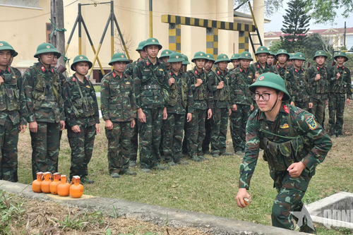 Đại đội trưởng nhiệt huyết, gương mẫu, trách nhiệm
