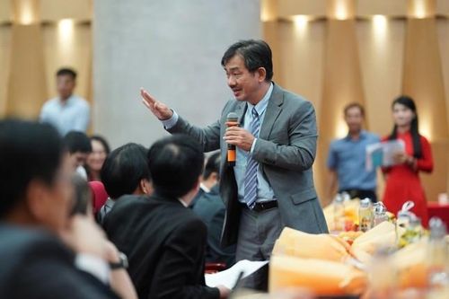 Sinh viên lo lắng trước thông tin 'thức khuya, tắm khuya sẽ gây đột quỵ'