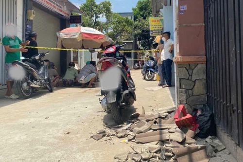 Sập tường nhà, một người tử vong