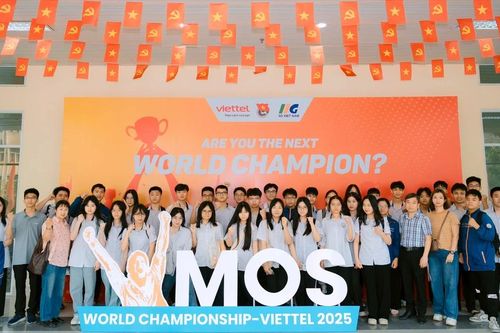 Thí sinh tranh tài sôi nổi tại Vòng loại quốc gia Cuộc thi Vô địch tin học văn phòng thế giới