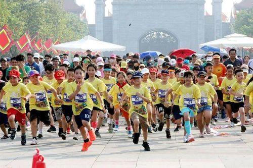 Trên 4.000 vận động viên tranh tài tại Giải chạy Đền Hùng Marathon 2025