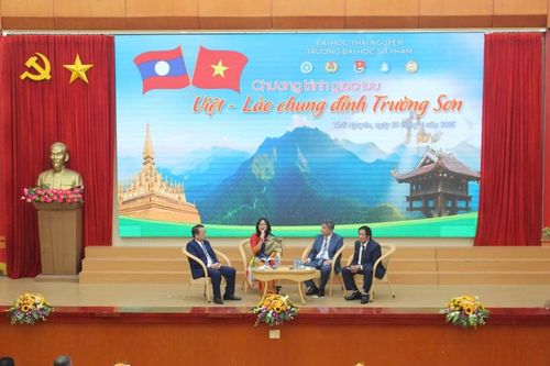 Ôn lại truyền thống Việt Nam – Lào chung đỉnh Trường Sơn