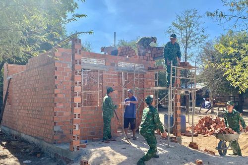 BĐBP Gia Lai tích cực giúp nhân dân xóa nhà tạm, nhà dột nát
