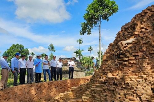 Tiếp tục khai quật khảo cổ tháp đôi Liễu Cốc