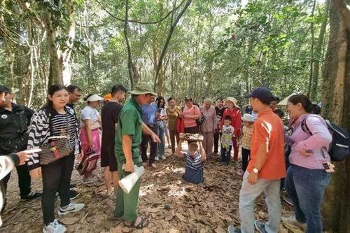 Khám phá căn cứ kháng chiến trong lòng đất