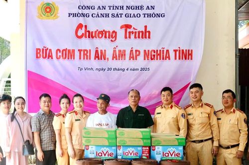 Bữa cơm tri ân ấm áp nghĩa tình CSGT