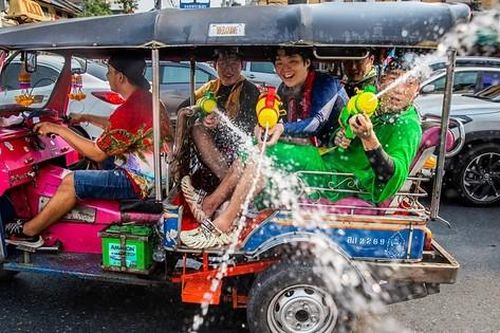 Lễ hội té nước lớn nhất thế giới