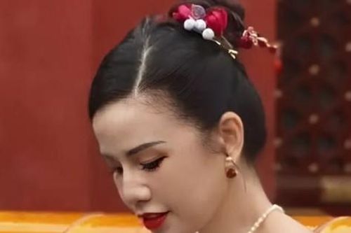 MC Bích Hồng xin lỗi sau khi bị cắt sóng