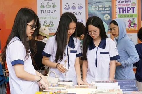 Giới trẻ Hải Phòng hào hứng với ngày hội sách ở vườn hoa đẹp nhất phố Cảng