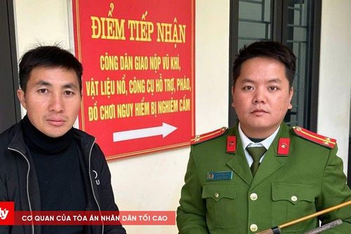 Người Mông ở Pù Nhi tự nguyện giao nộp súng tự chế