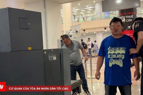 Tạm giữ người nước ngoài nghi vận chuyển trái phép 1kg vàng